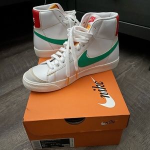 NIKE BLAZER MID RAYGUNS